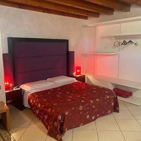 מנרבה דל גארדה Albergo Le Piante מראה חיצוני תמונה