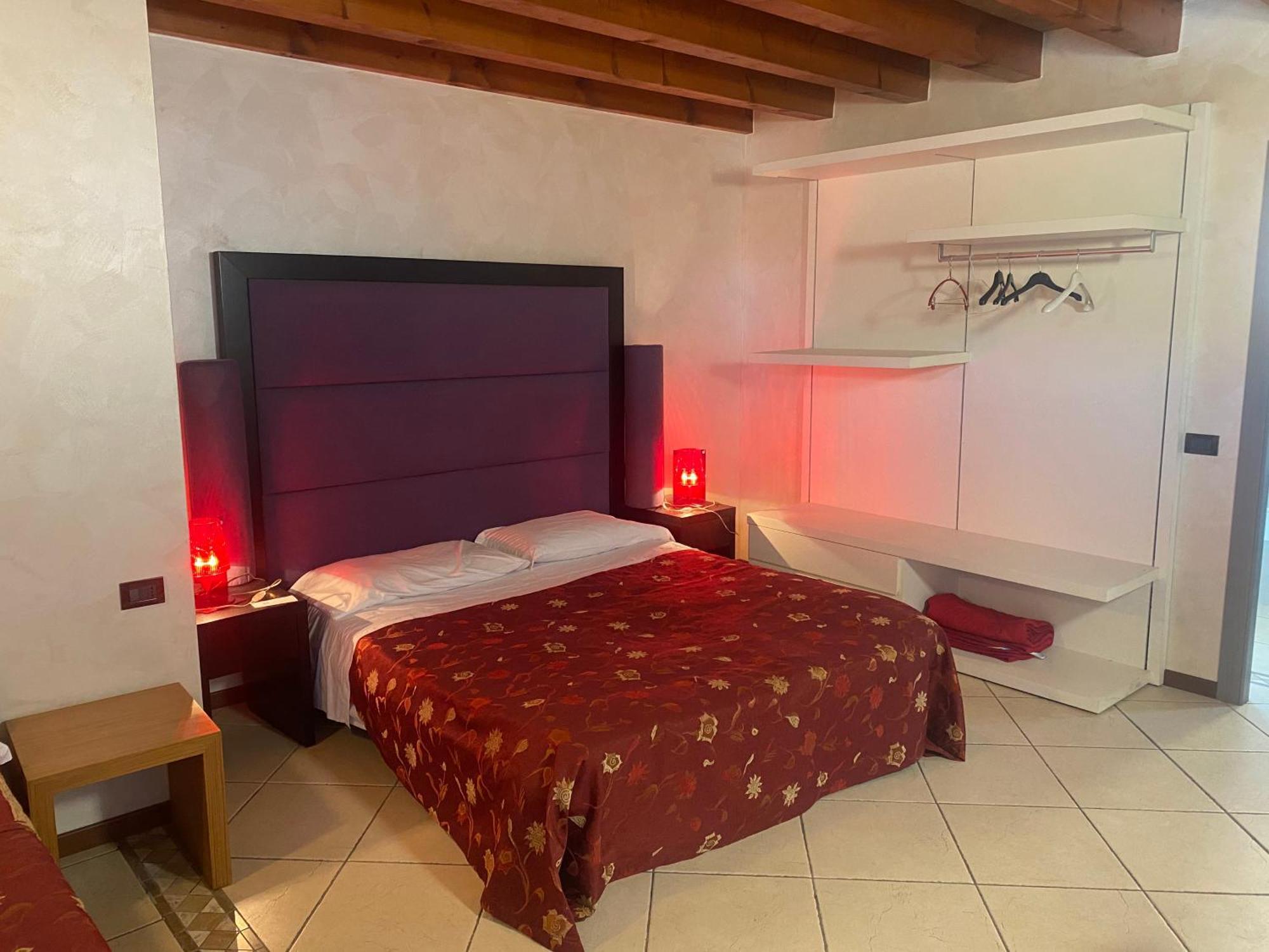 מנרבה דל גארדה Albergo Le Piante מראה חיצוני תמונה