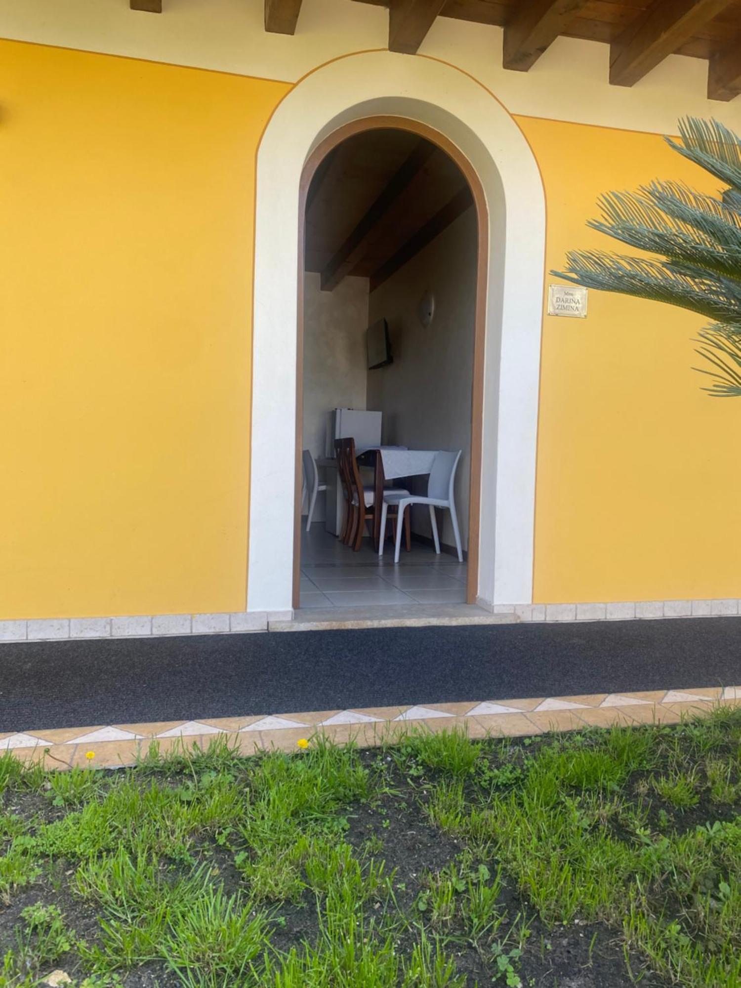 מנרבה דל גארדה Albergo Le Piante מראה חיצוני תמונה