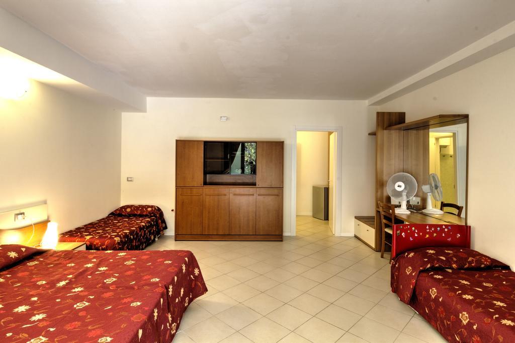 מנרבה דל גארדה Albergo Le Piante מראה חיצוני תמונה