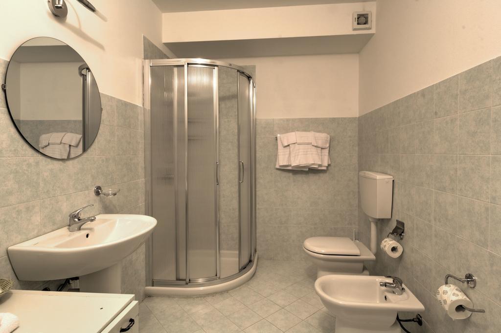 מנרבה דל גארדה Albergo Le Piante מראה חיצוני תמונה