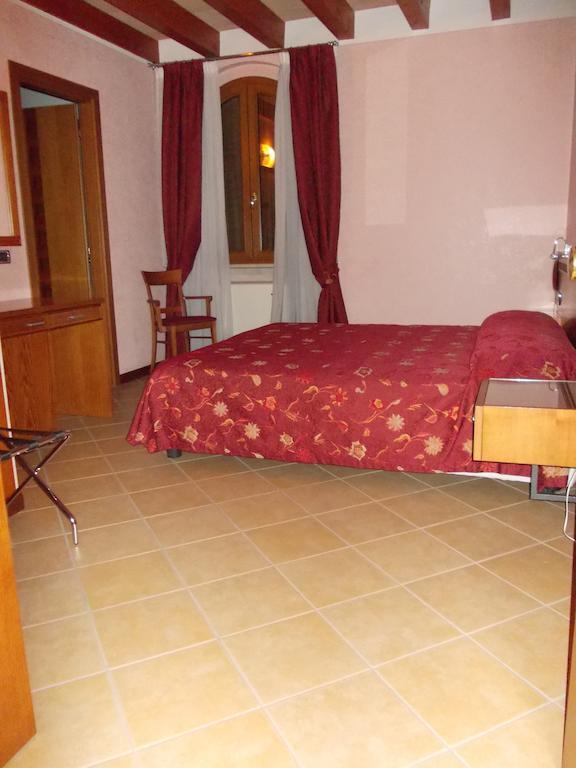 מנרבה דל גארדה Albergo Le Piante חדר תמונה